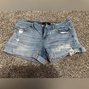 Aeropstale Jean Shorts; MIDI rise; Size 8